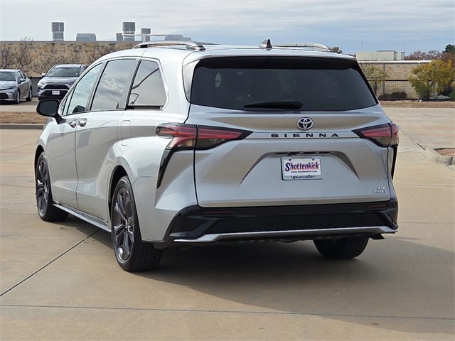 Used 2022 Toyota Sienna XSE image 6