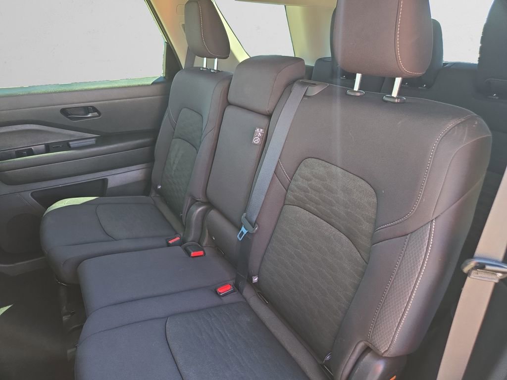 Used 2024 Nissan Pathfinder SV image 14