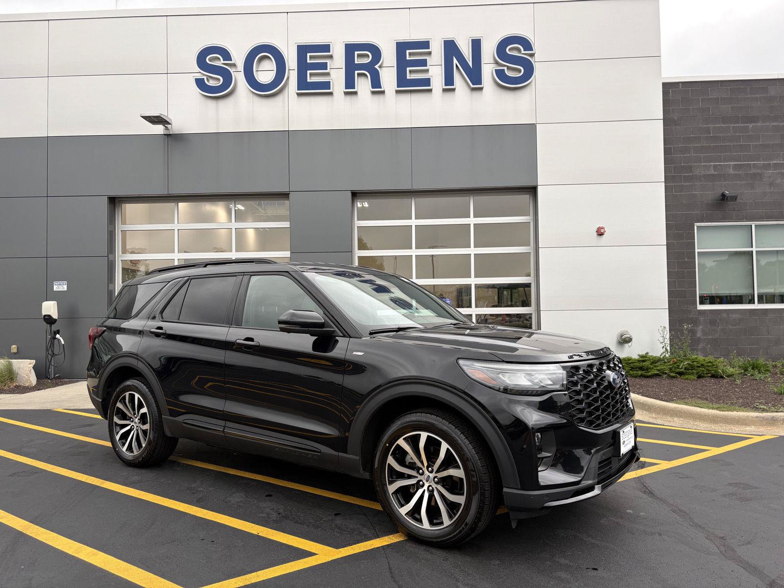 Used 2025 Ford Explorer ST-Line AWD/4WD image 1