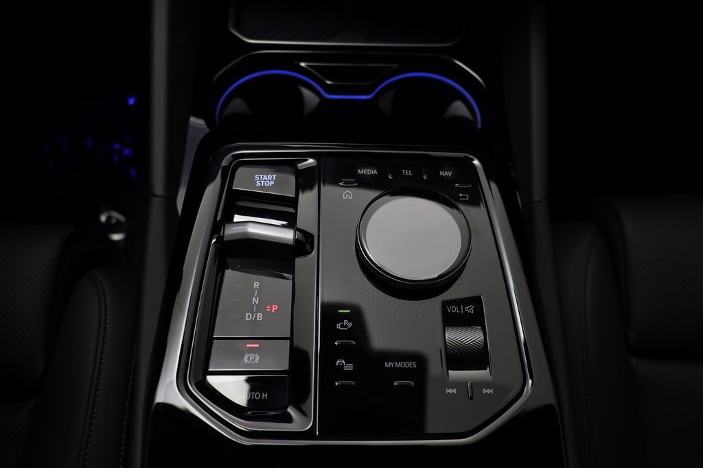 New 2025 BMW i5 xDrive40 w/ Premium Package image 13