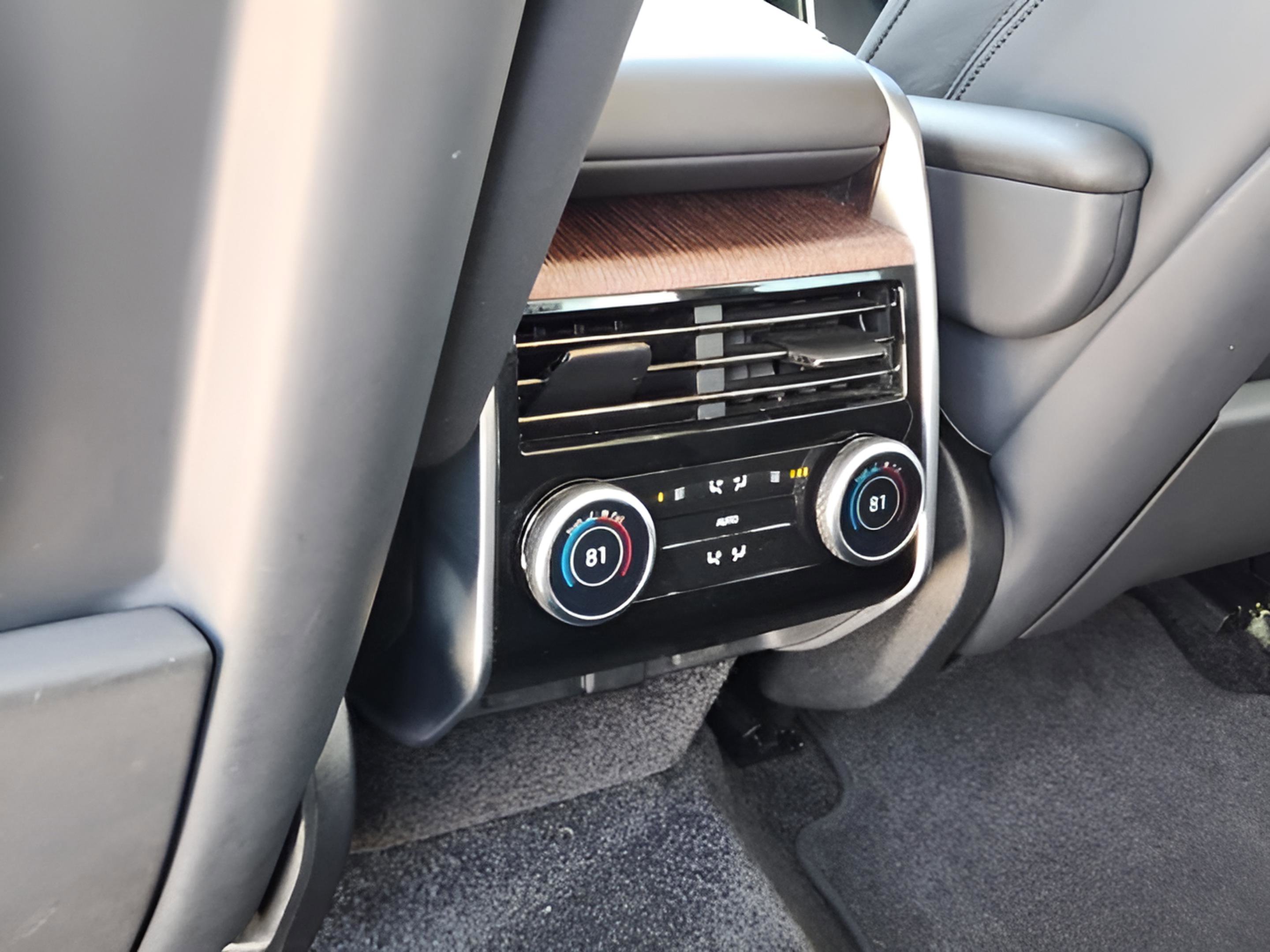 Used 2023 Land Rover Range Rover SE image 32