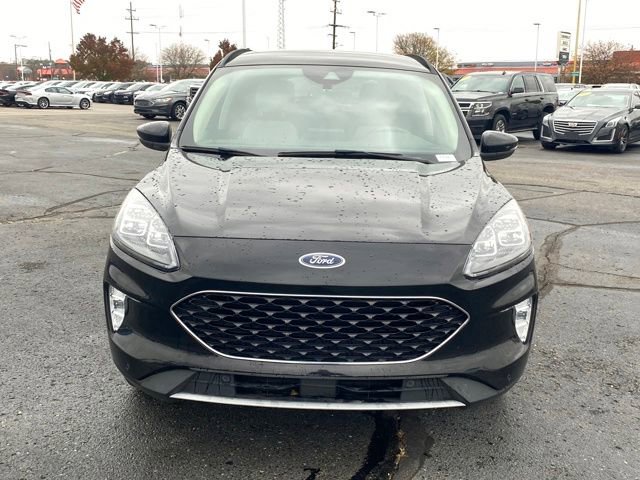 Used 2020 Ford Escape Titanium image 3