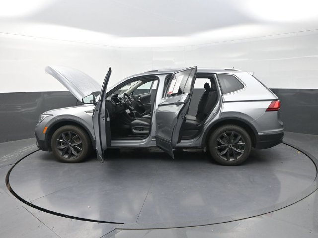 Used 2023 Volkswagen Tiguan SE FWD image 42
