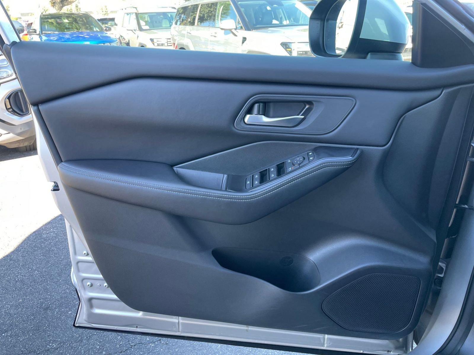 Used 2025 Nissan Rogue SV image 20