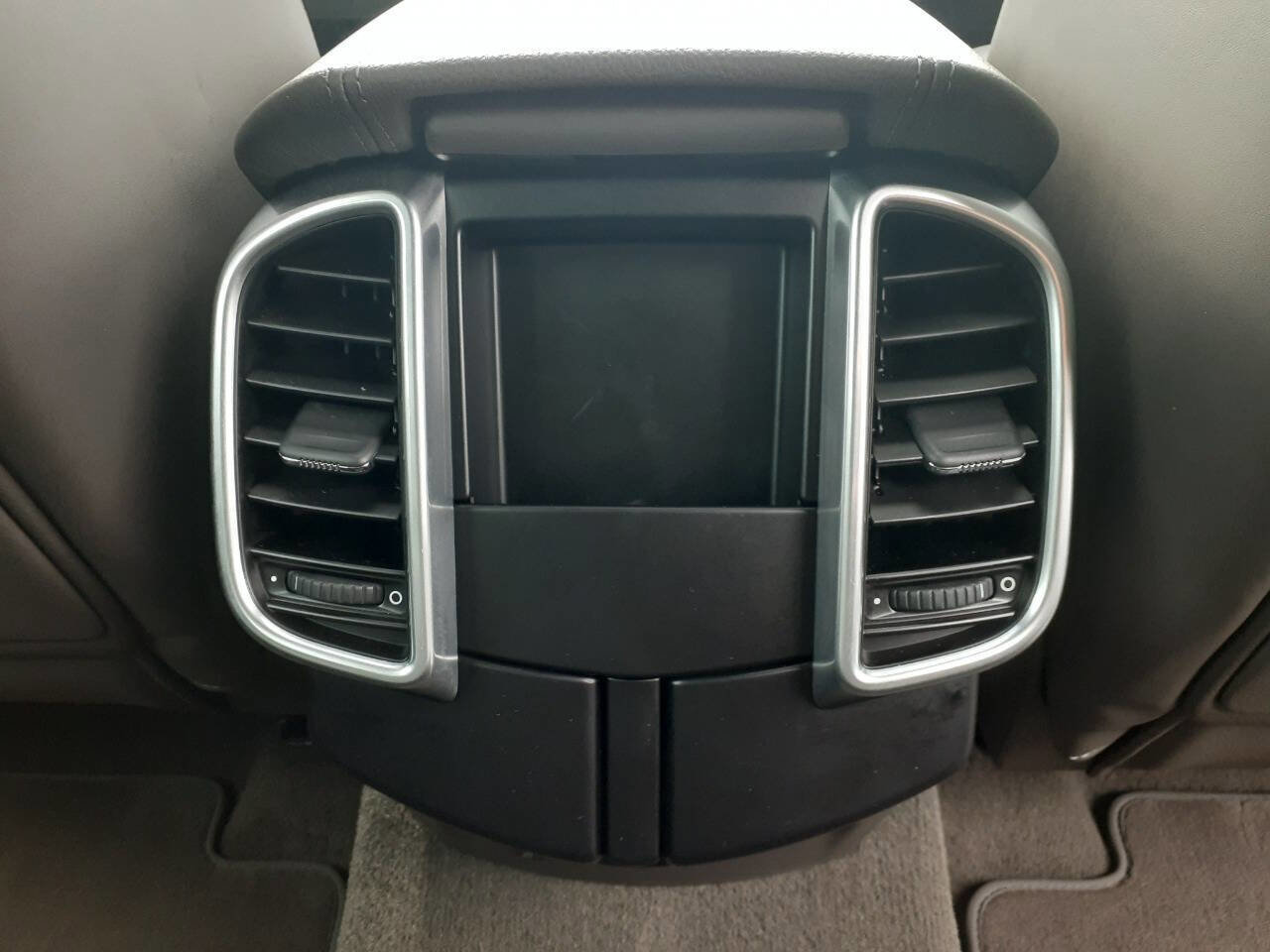 Used 2017 Porsche Cayenne Platinum Edition image 26