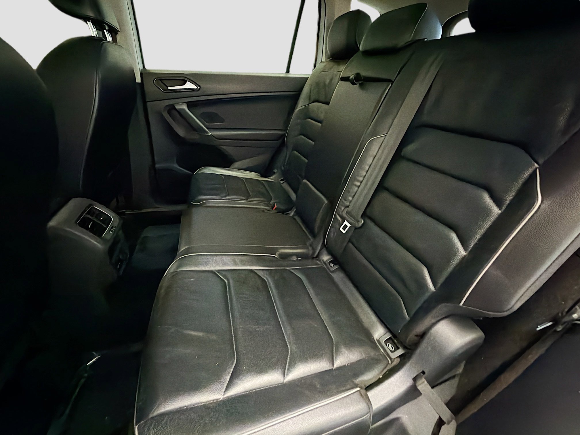 Used 2018 Volkswagen Tiguan SEL Premium FWD image 13