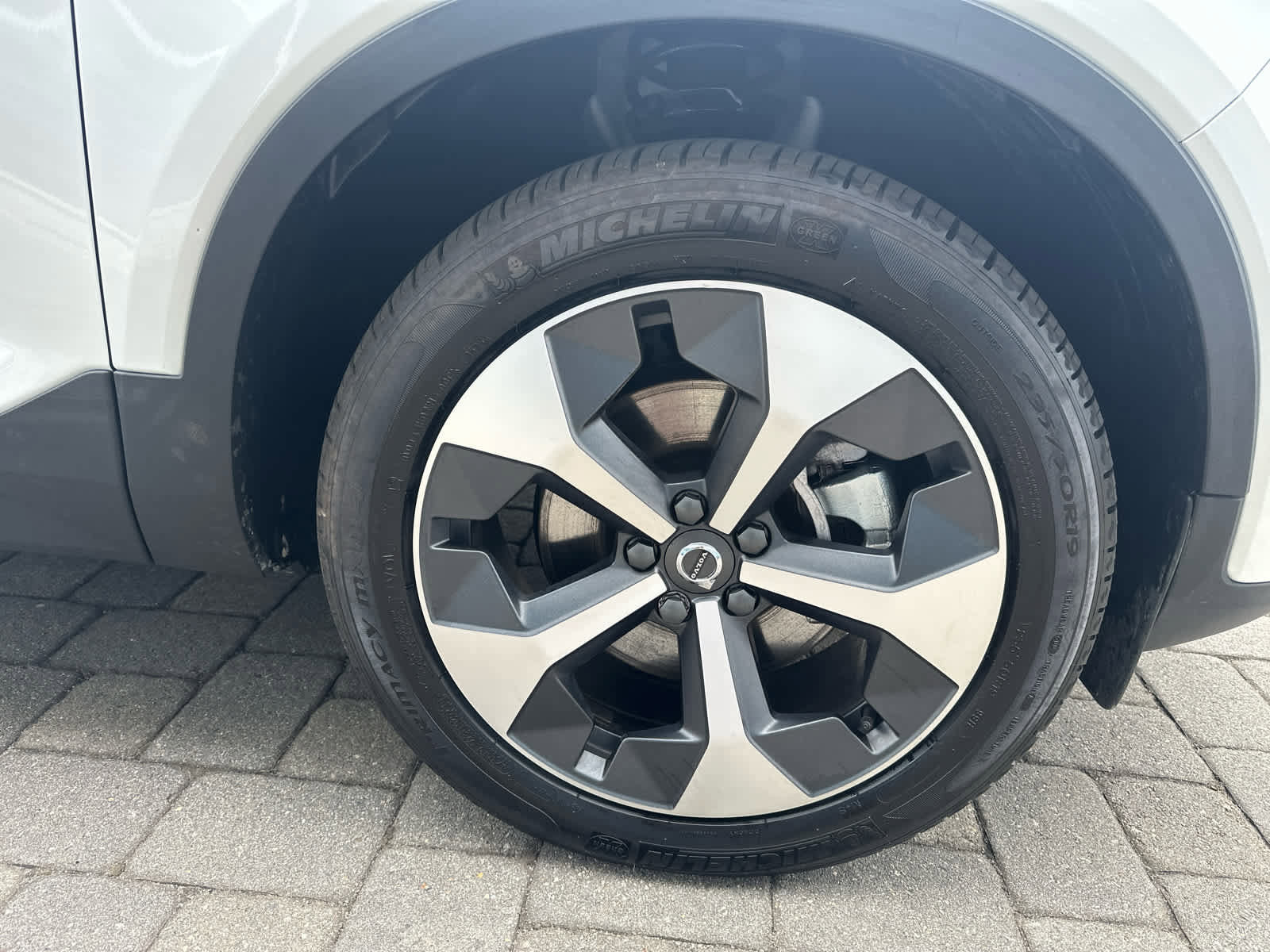 Used 2026 Volvo XC40 B5 Plus AWD/4WD image 42