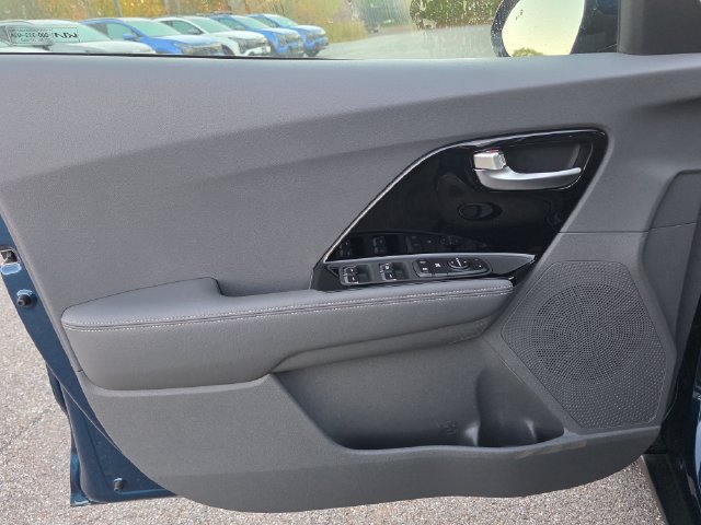Certified 2022 Kia Niro LXS FWD image 23