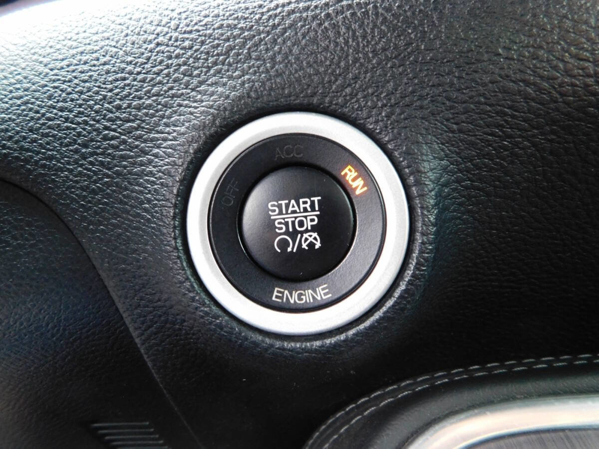 Used 2015 Dodge Challenger SXT image 12