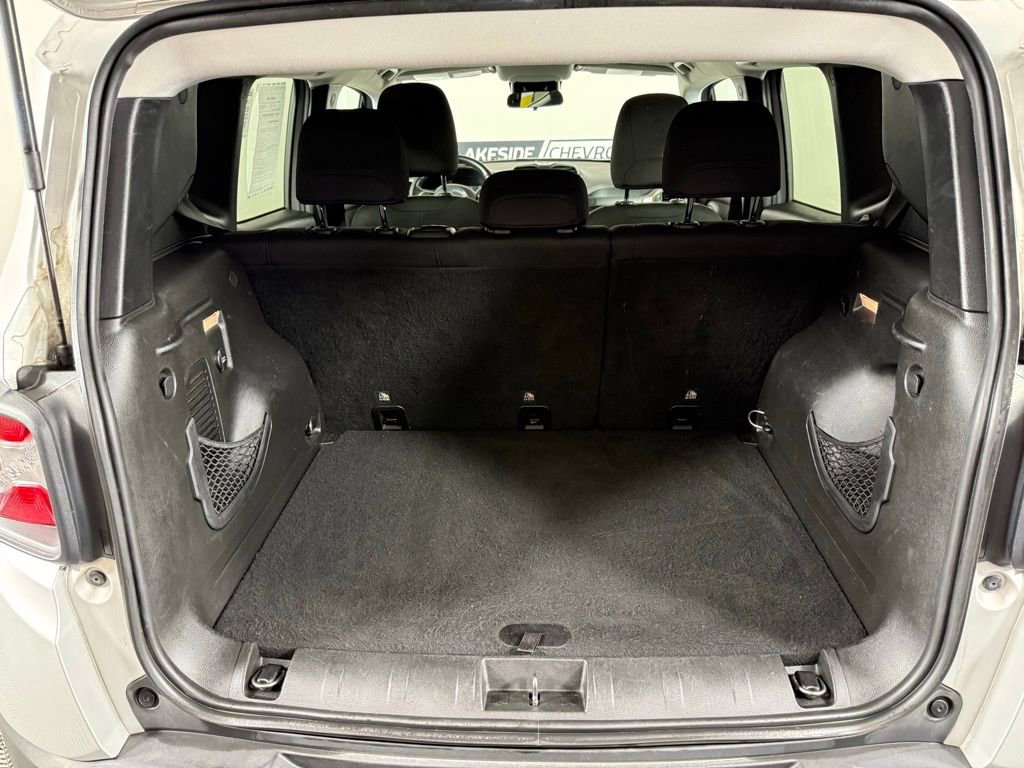 Used 2017 Jeep Renegade Latitude image 11