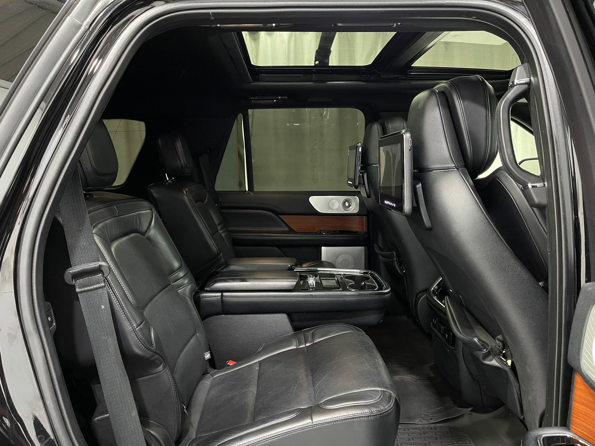 Used 2019 Lincoln Navigator Reserve AWD/4WD image 32