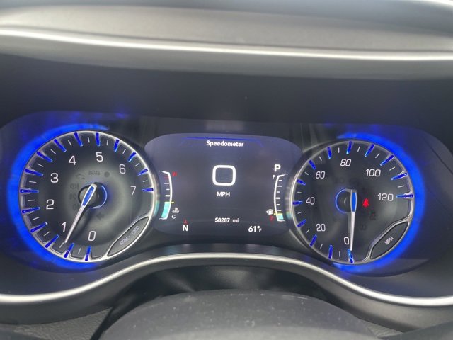 Used 2024 Chrysler Pacifica Touring-L image 23