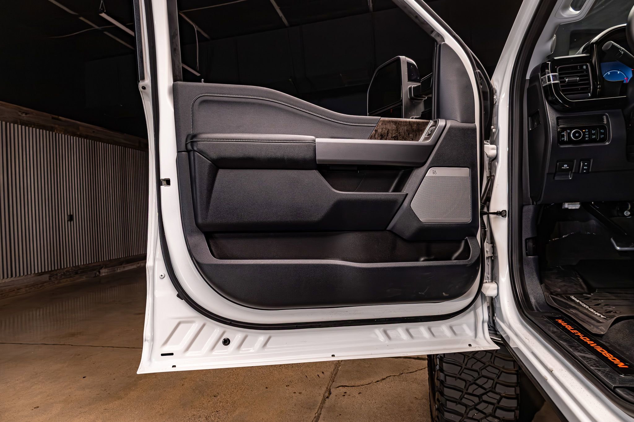 Used 2025 Ford F250 Lariat w/ Lariat Ultimate Package image 30