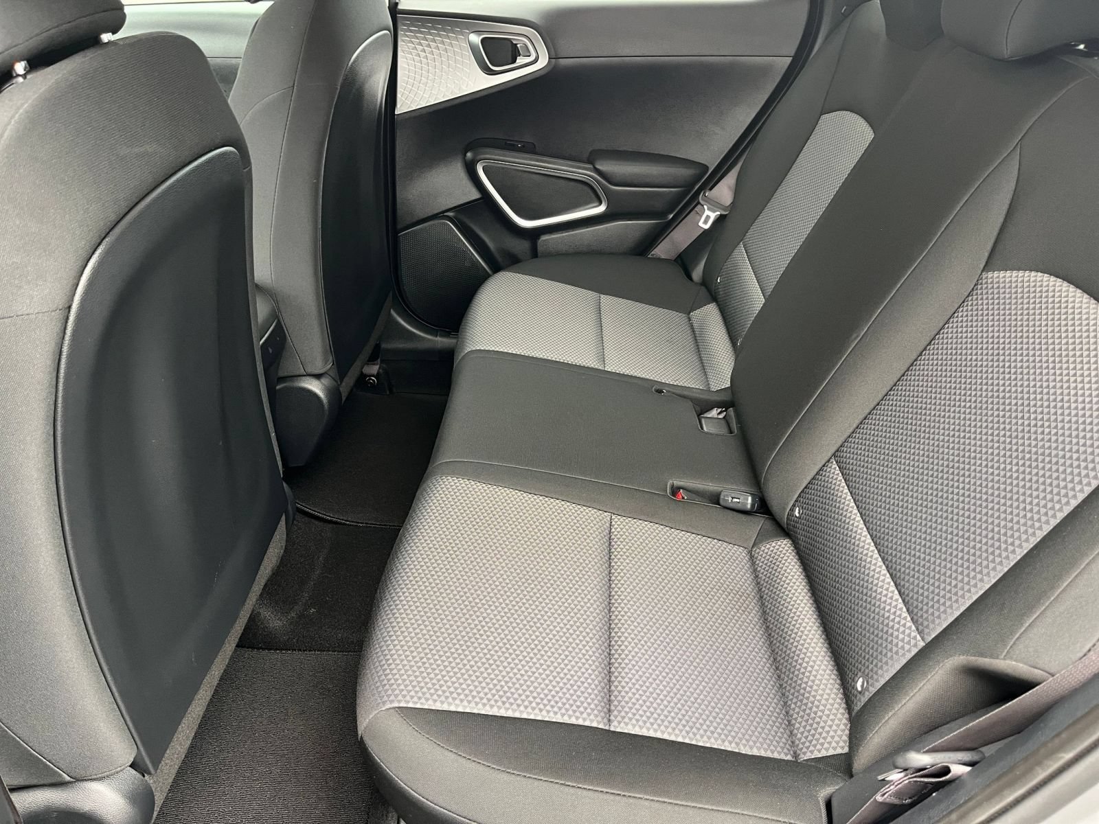 Used 2025 Kia Soul LX w/ LX Technology Package FWD image 24