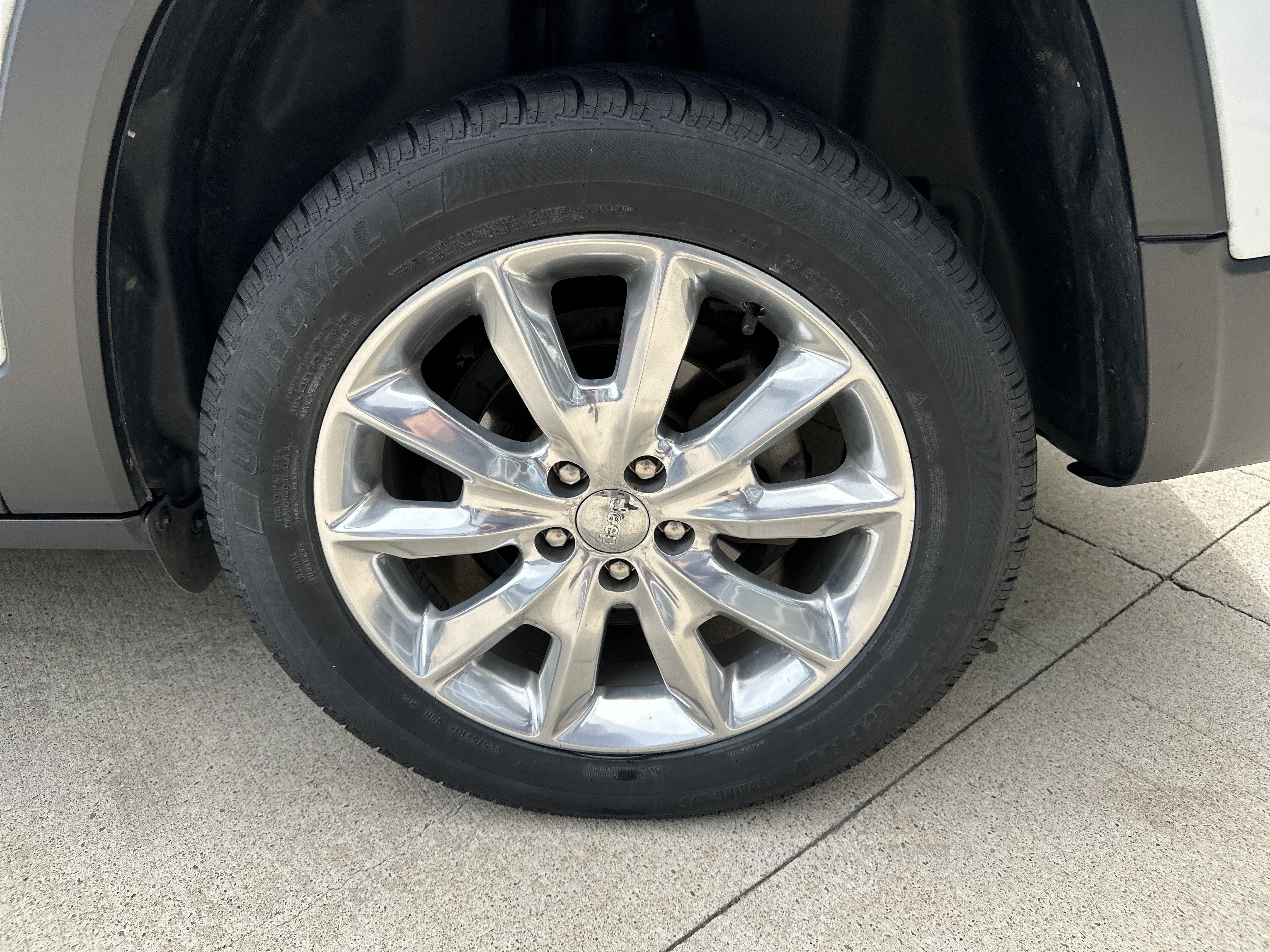 Used 2017 Jeep Cherokee Limited w/ Luxury Group FWD image 22