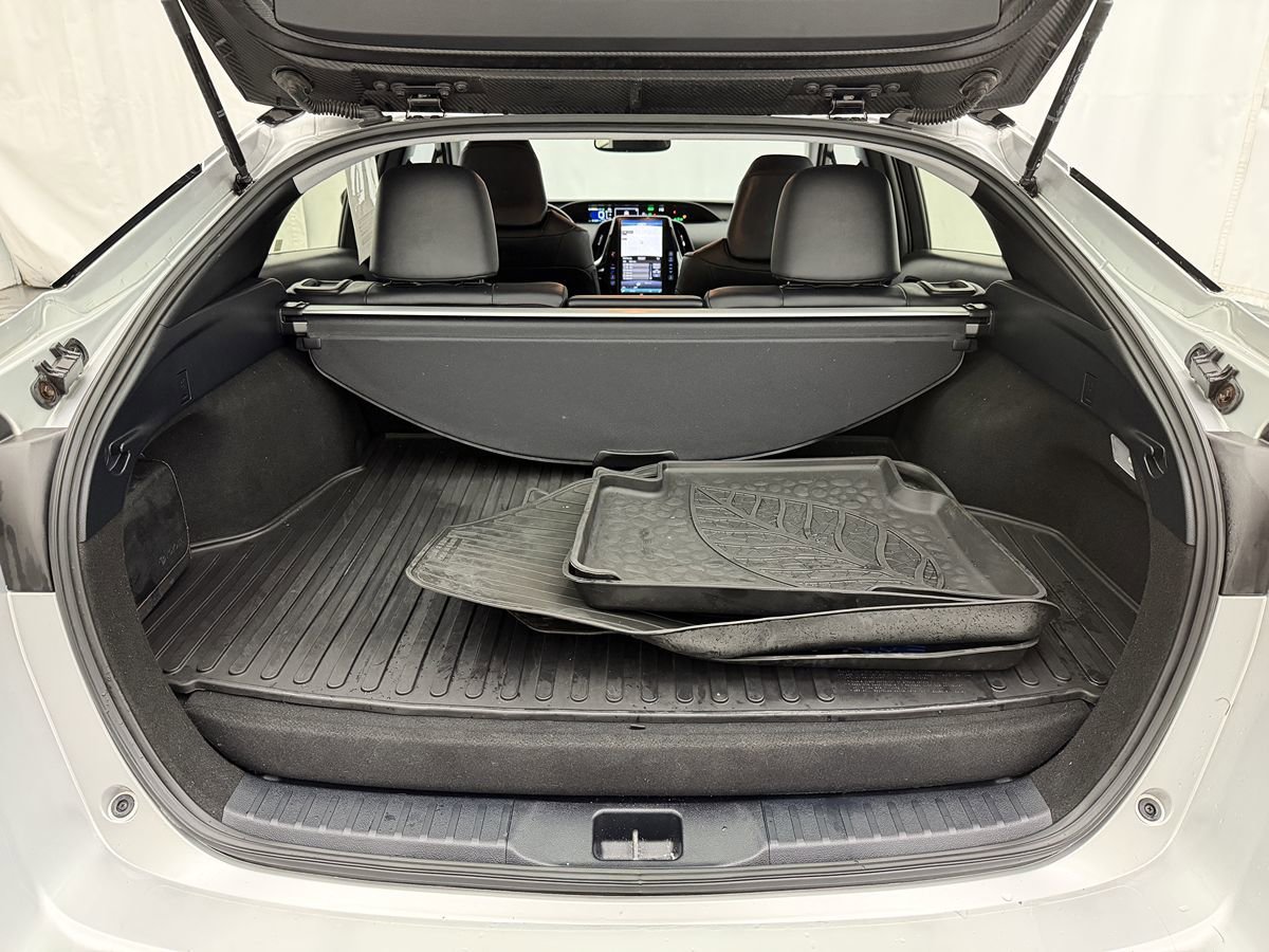 Used 2017 Toyota Prius Prime Advanced FWD image 32