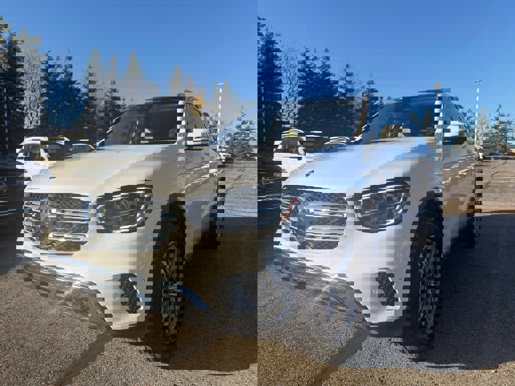 Used 2022 Mercedes-Benz GLC 300 4MATIC image 3
