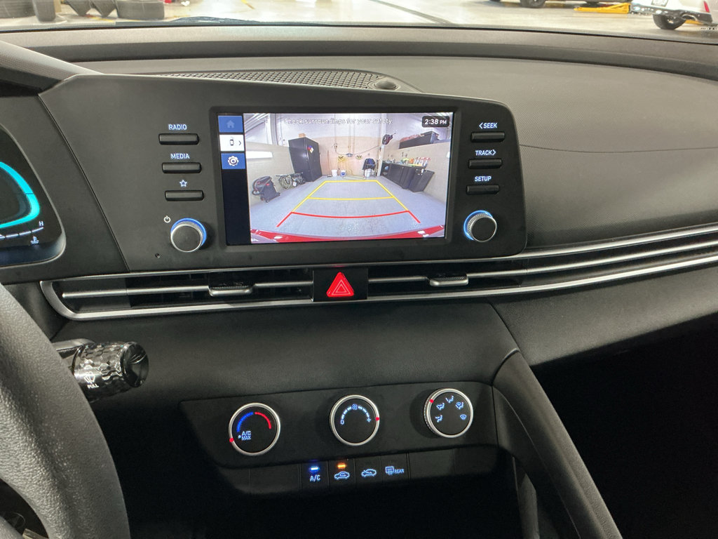 Certified 2025 Hyundai Elantra SE FWD image 14