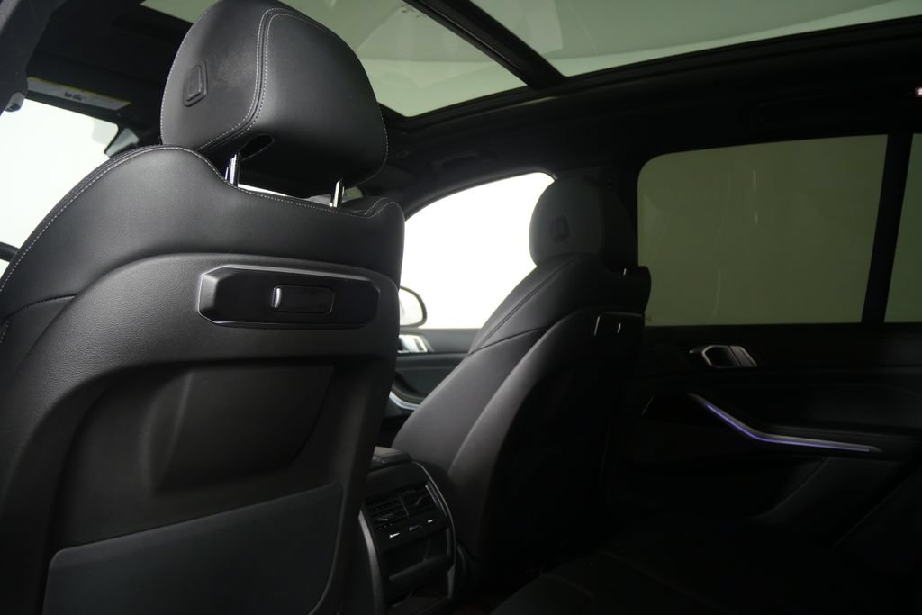 Used 2024 BMW X5 xDrive40i w/ M Sport Package AWD/4WD image 16