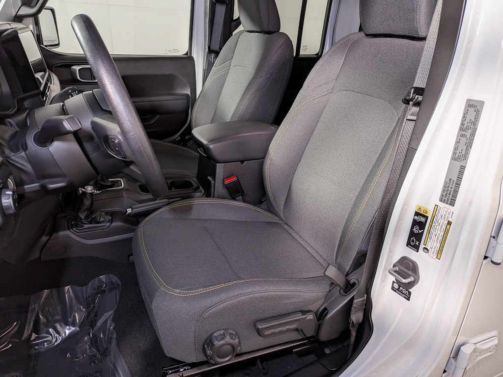 Used 2024 Jeep Gladiator Sport AWD/4WD image 16