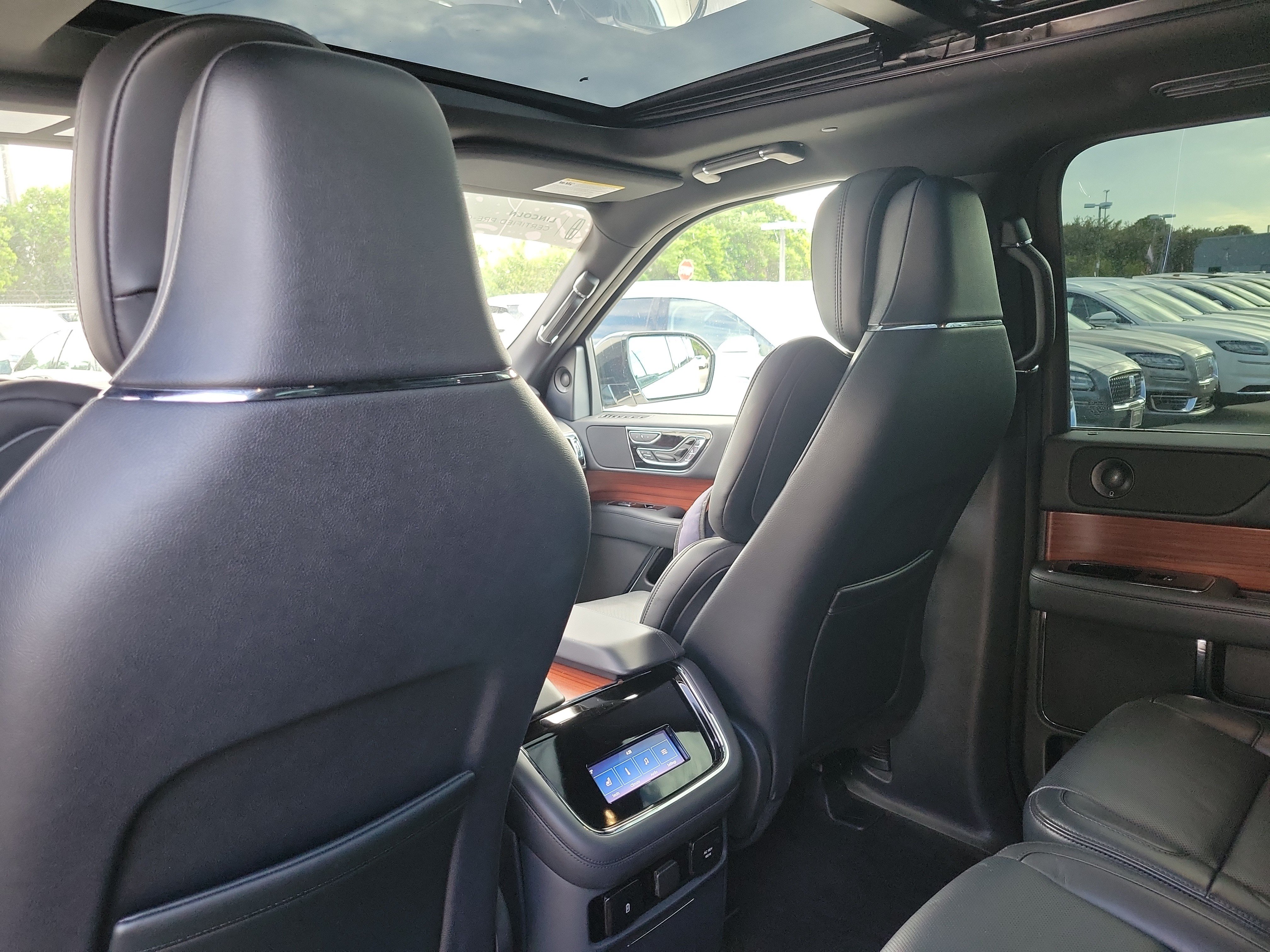 Certified 2024 Lincoln Navigator L Reserve AWD/4WD image 15