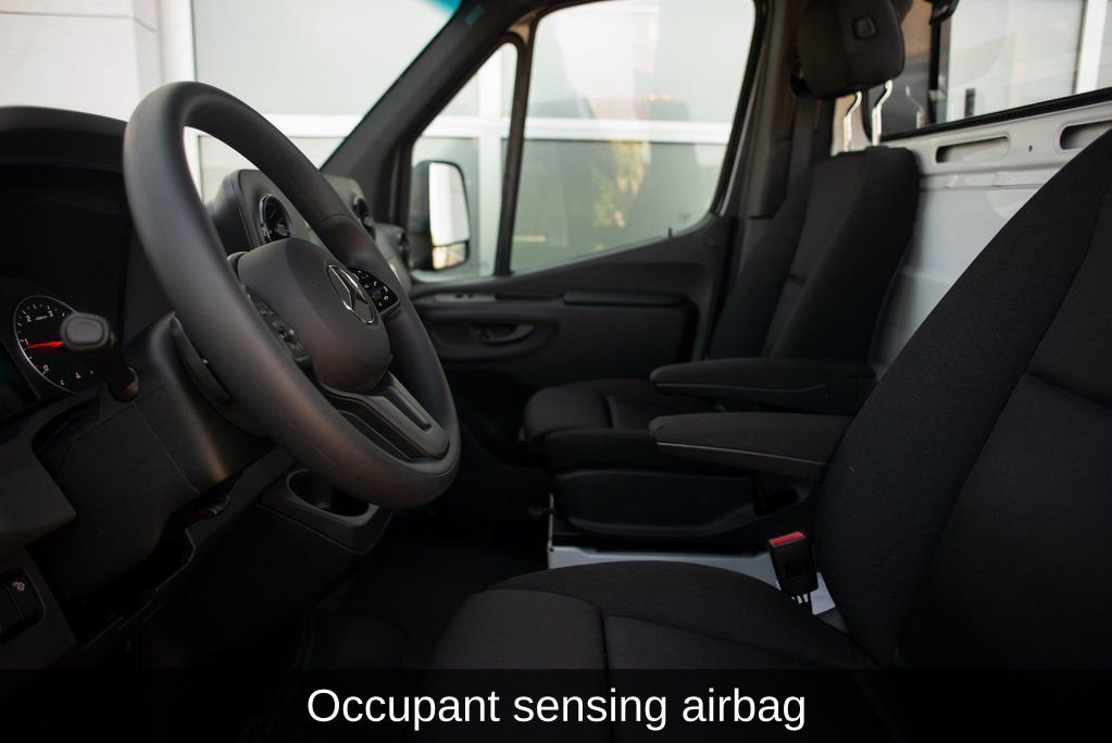 Used 2023 Mercedes-Benz Sprinter 4500 image 28