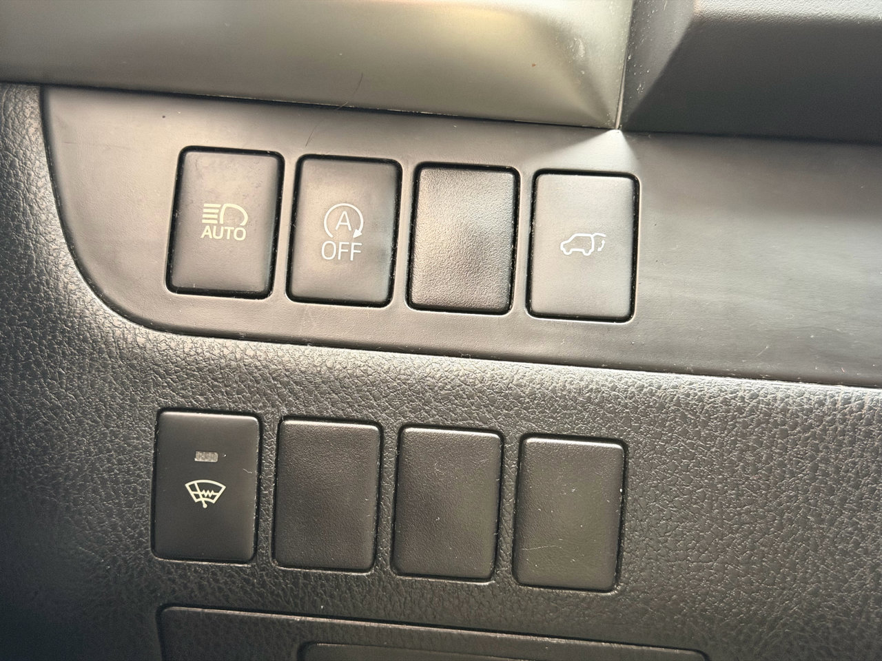 Used 2017 Toyota Highlander SE w/ Carpet Mat Package image 23