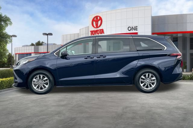 Used 2022 Toyota Sienna LE FWD image 9