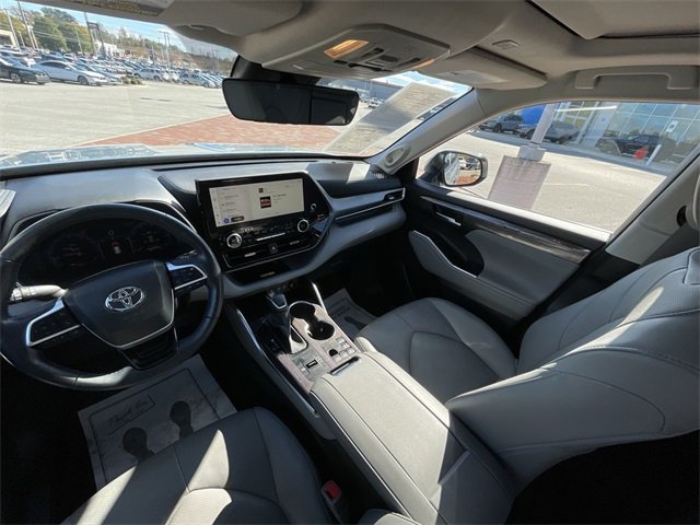 Used 2023 Toyota Highlander Limited image 28