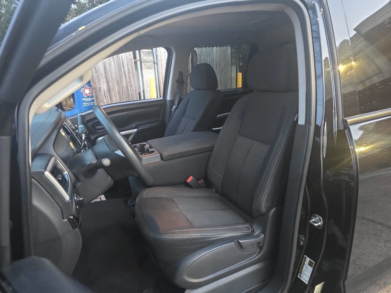 Used 2017 Nissan Titan SV image 14