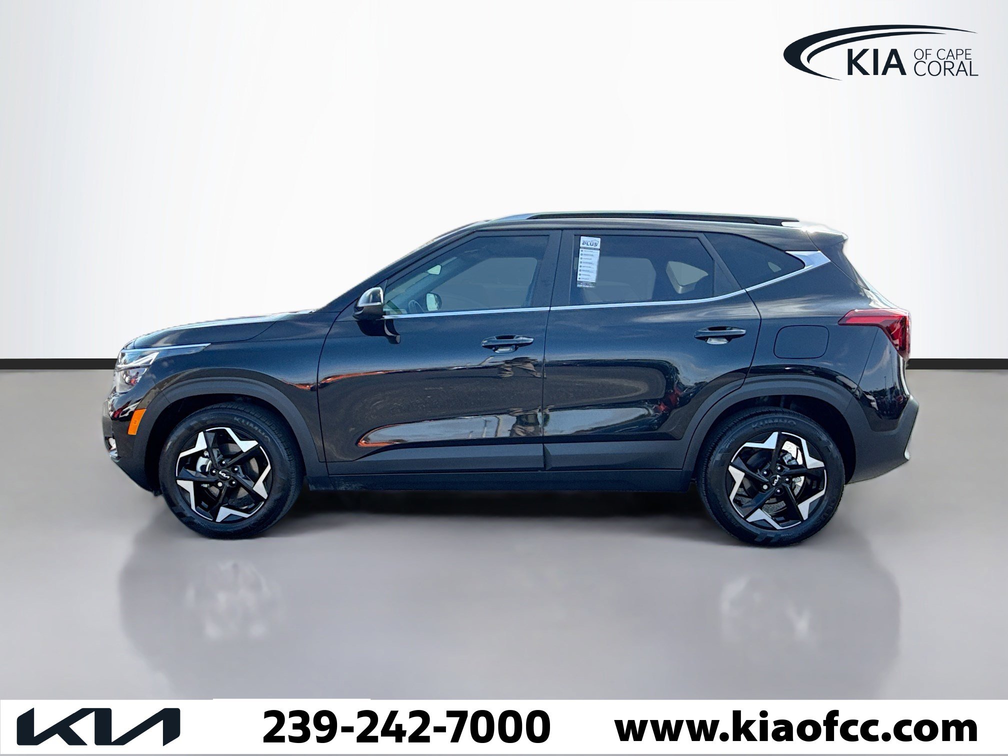 Certified 2025 Kia Seltos EX w/ EX Sunroof Package image 2