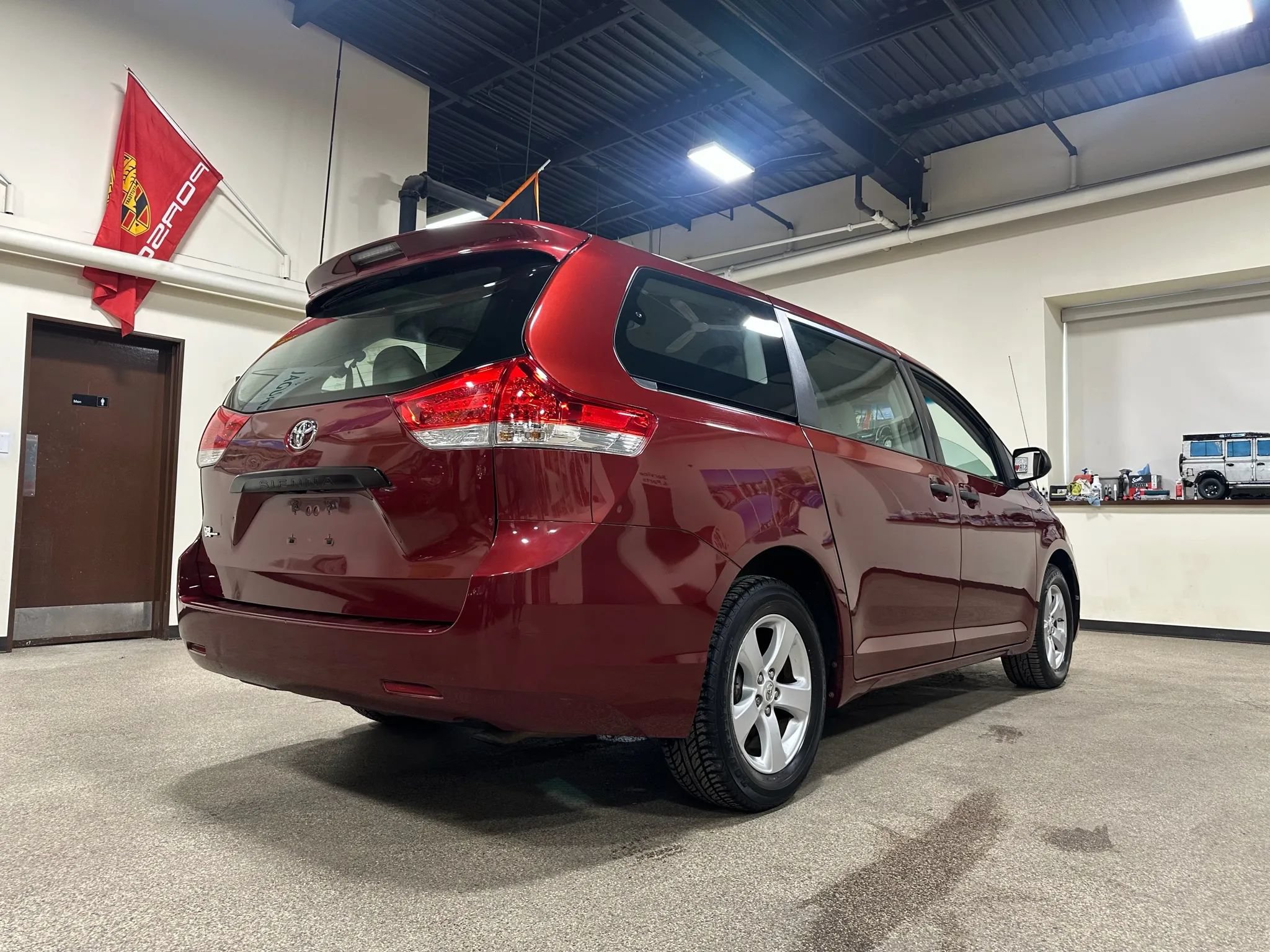 Used 2012 Toyota Sienna FWD image 11