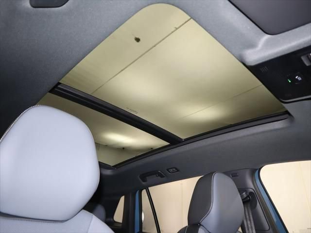 New 2026 Volkswagen Tiguan SE R-Line image 18