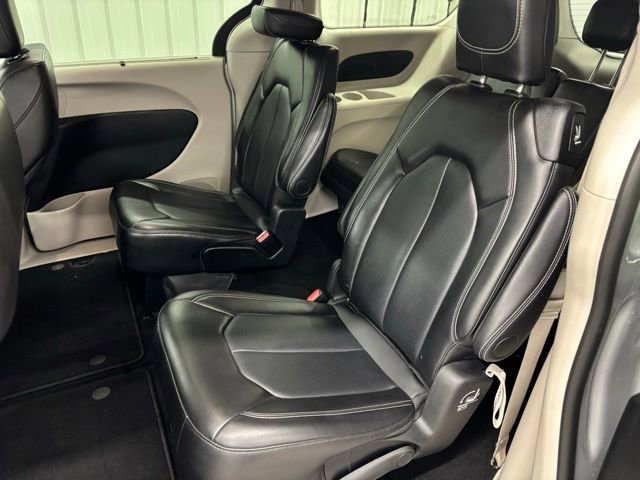 Used 2024 Chrysler Pacifica Touring-L image 10