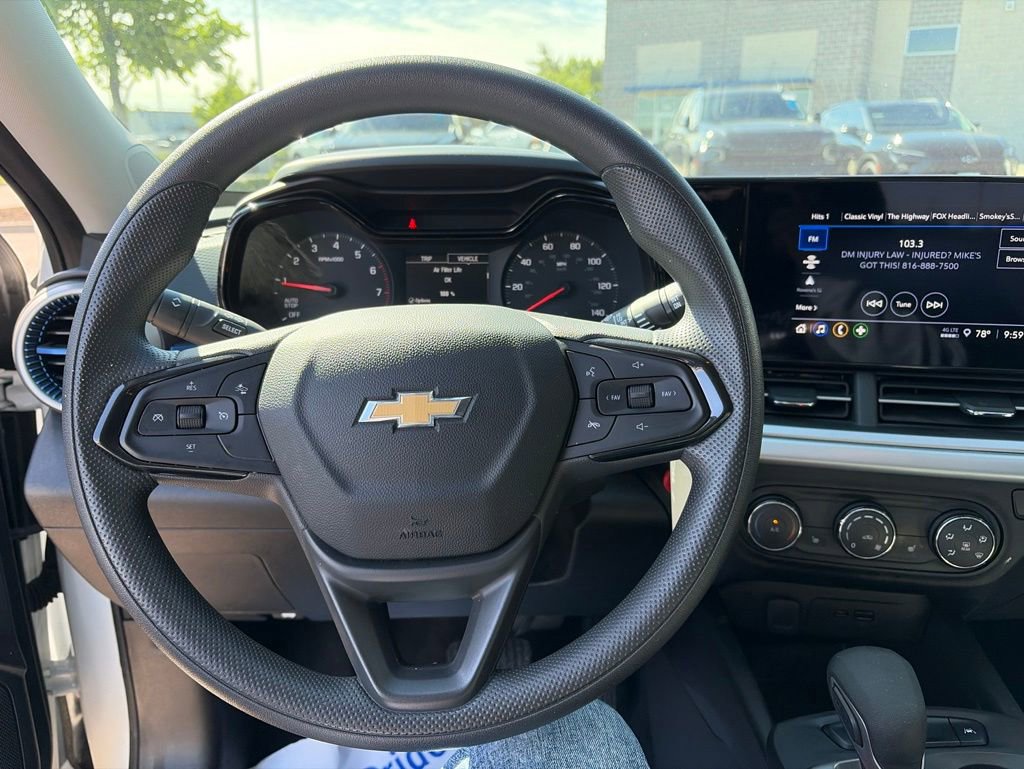 Used 2024 Chevrolet Trax LS w/ LS Convenience Package FWD image 18