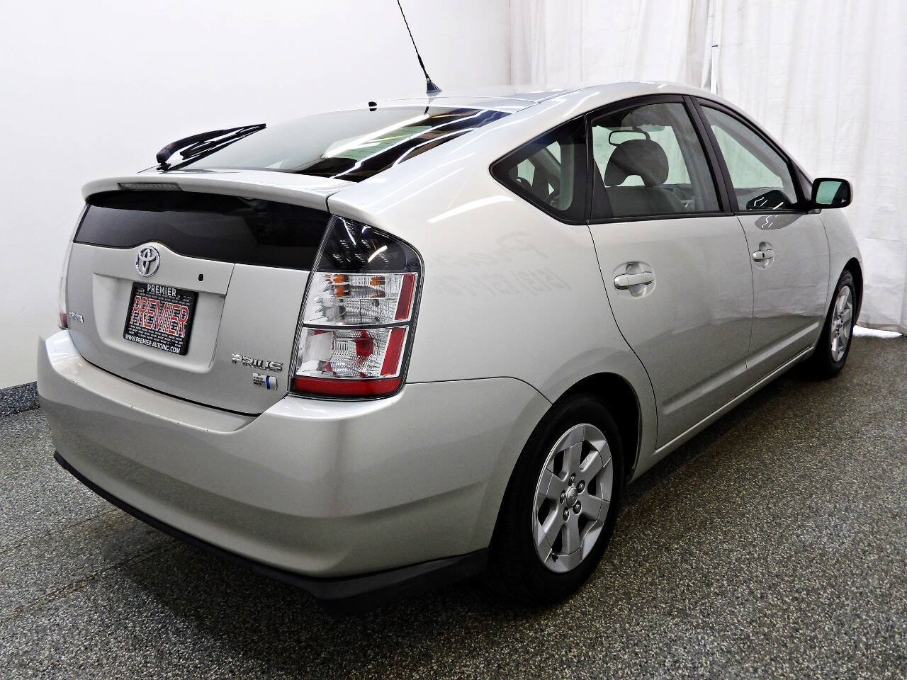 Used 2005 Toyota Prius w/ Pkg 6 FWD image 6