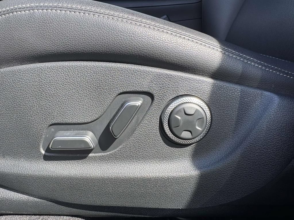 Certified 2024 Genesis GV70 2.5T w/ Select Package AWD/4WD image 18