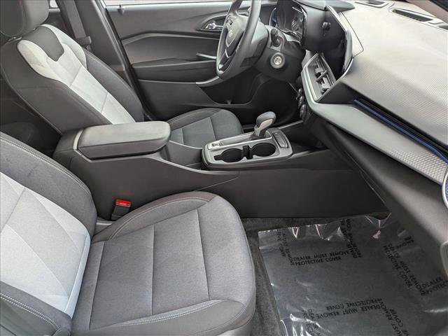 Used 2025 Chevrolet Trax LS image 19