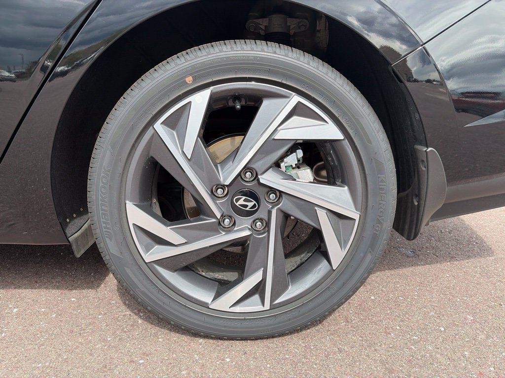 Certified 2025 Hyundai Elantra SEL FWD image 38