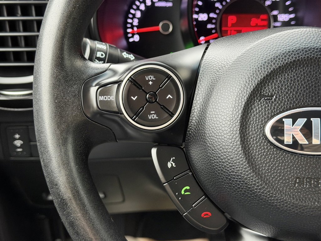 Used 2016 Kia Soul + image 20
