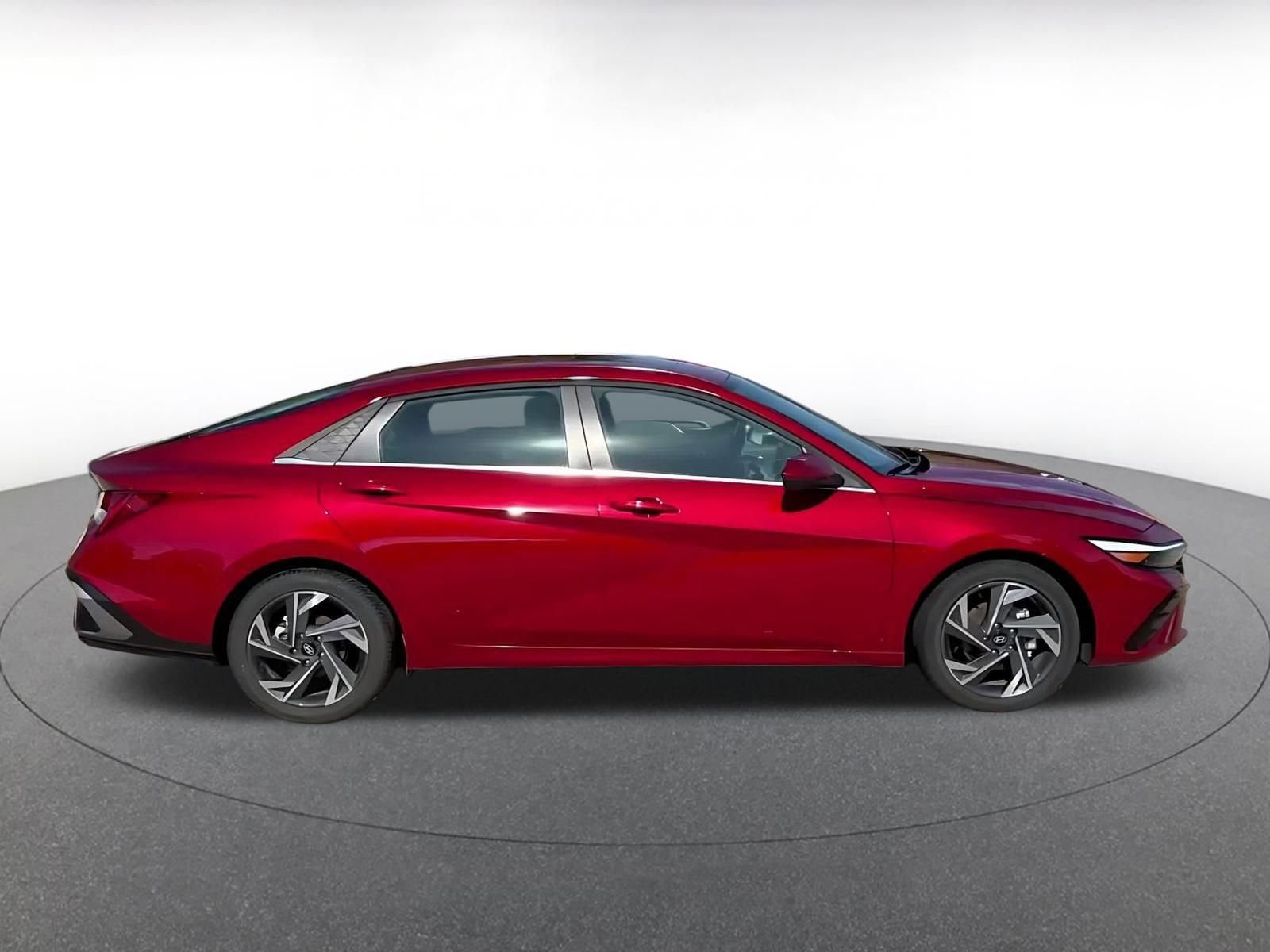 Used 2025 Hyundai Elantra SEL image 16