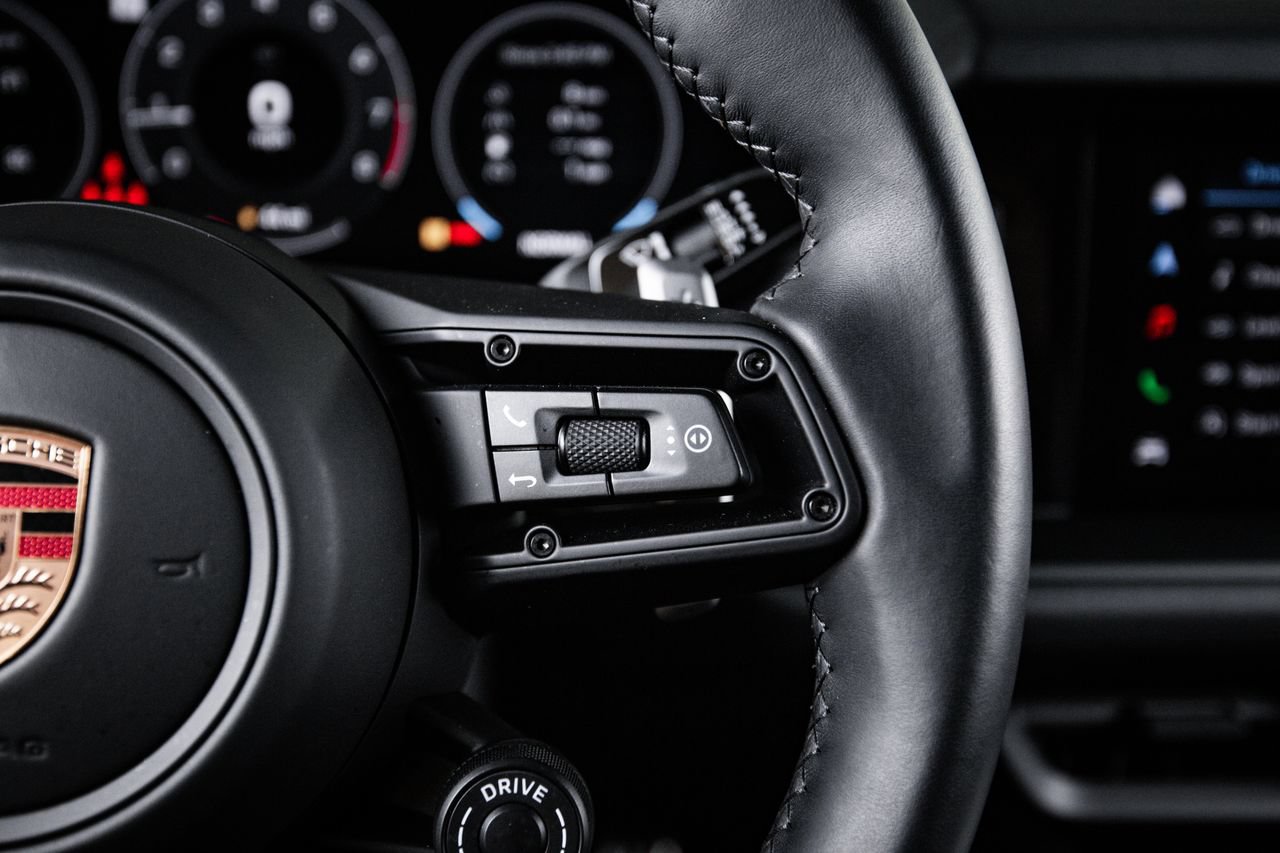 Certified 2025 Porsche Cayenne GTS AWD/4WD image 16