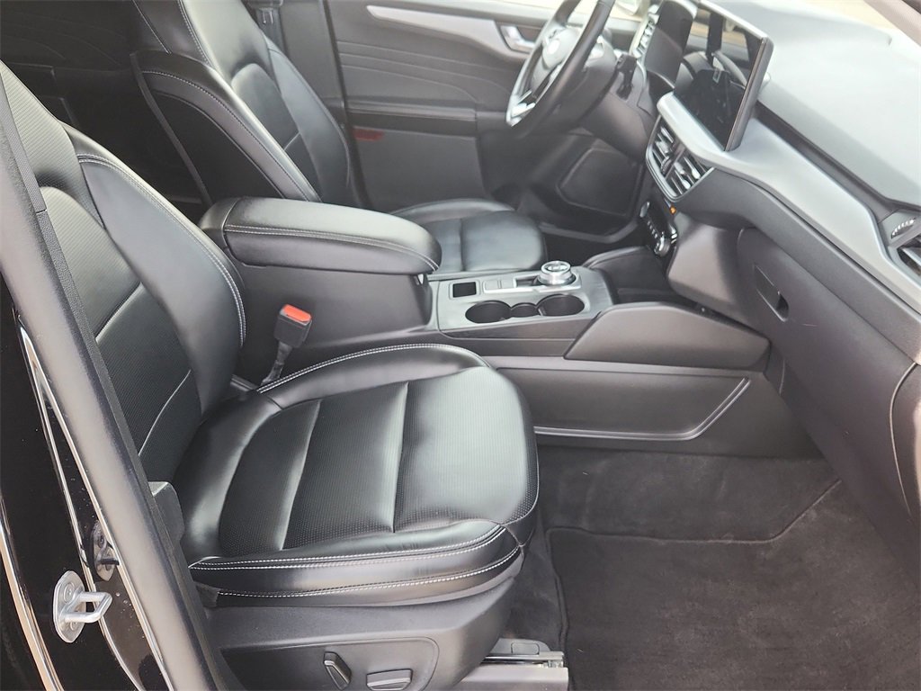 Used 2025 Ford Escape Platinum image 16