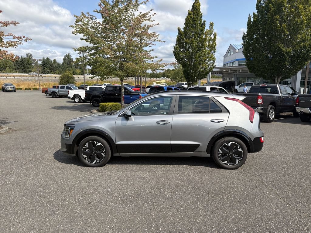 Used 2024 Kia Niro Wind w/ Wind Preserve Package FWD image 6