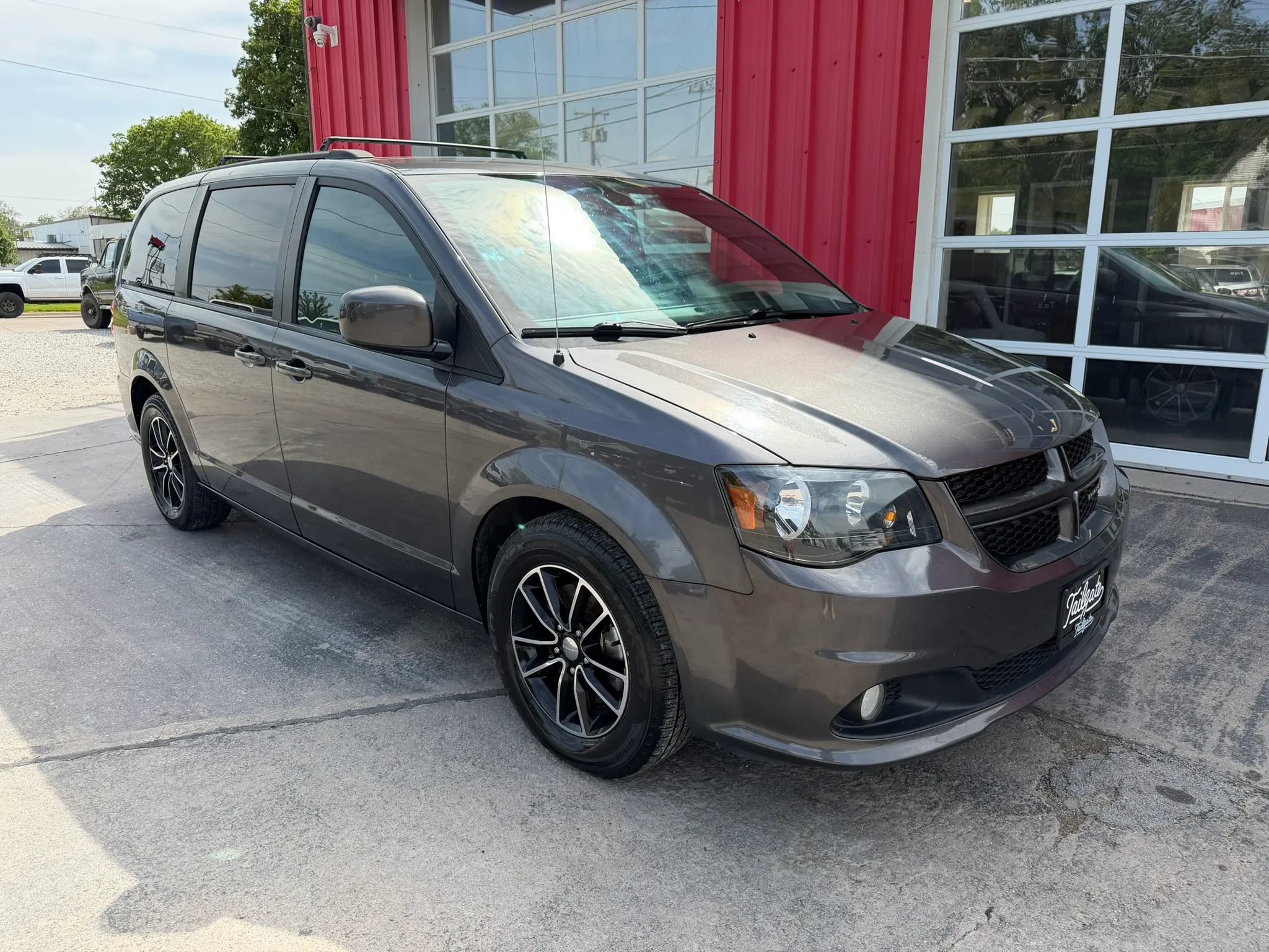 Used 2018 Dodge Grand Caravan GT FWD image 2