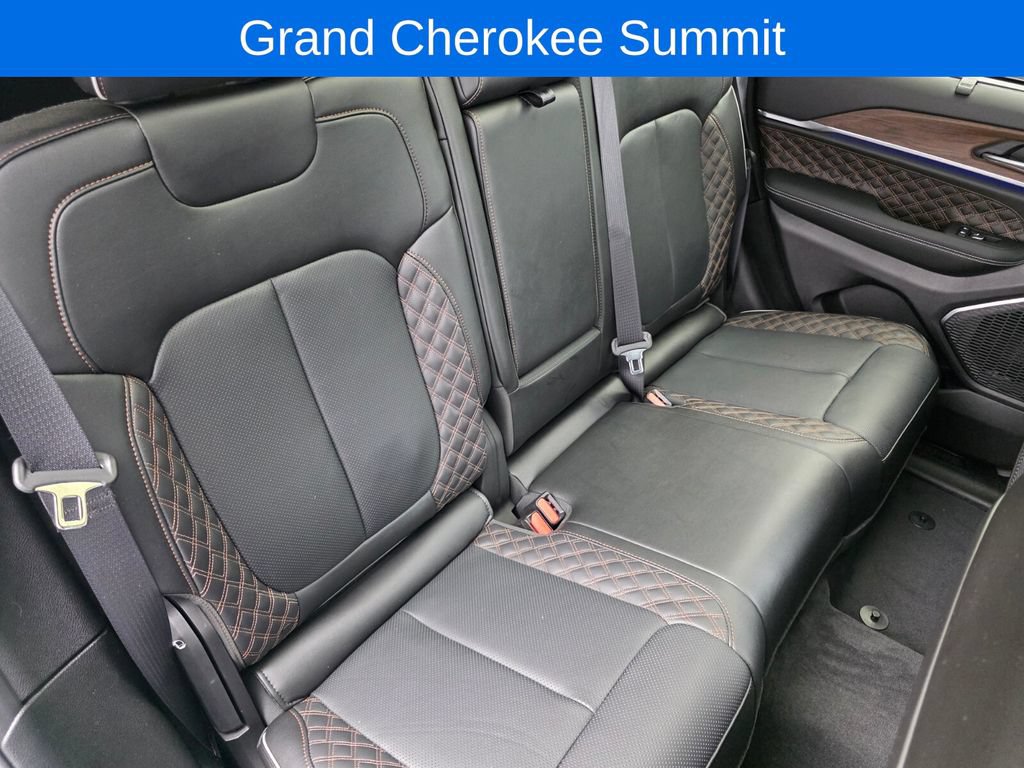 Used 2025 Jeep Grand Cherokee Summit w/ Obsidian Package AWD/4WD image 26