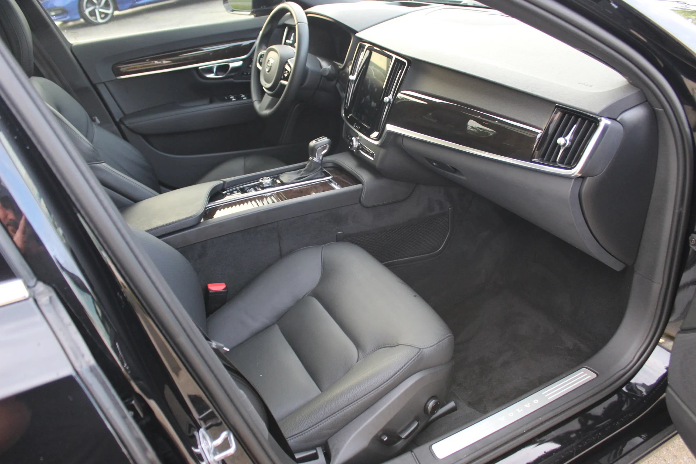 Used 2018 Volvo S90 T6 Momentum w/ Convenience Package AWD/4WD image 26
