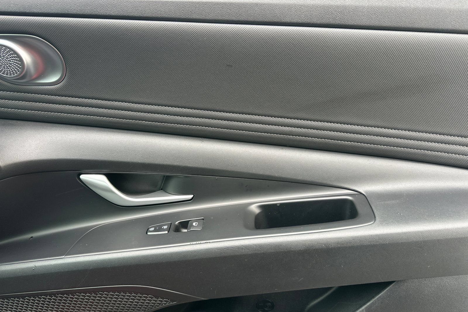 Used 2023 Hyundai Elantra Limited FWD image 19