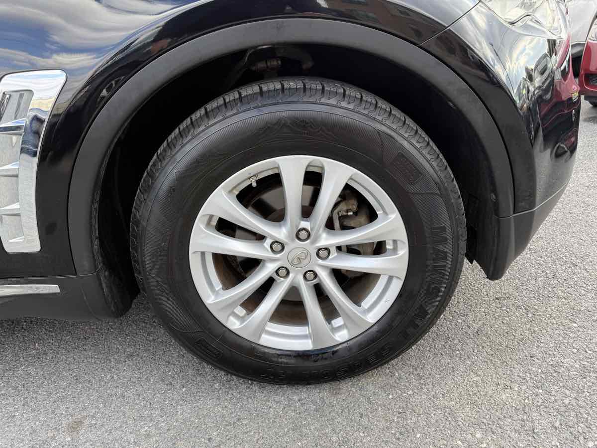 Used 2015 INFINITI QX70 AWD w/ Premium Package image 28