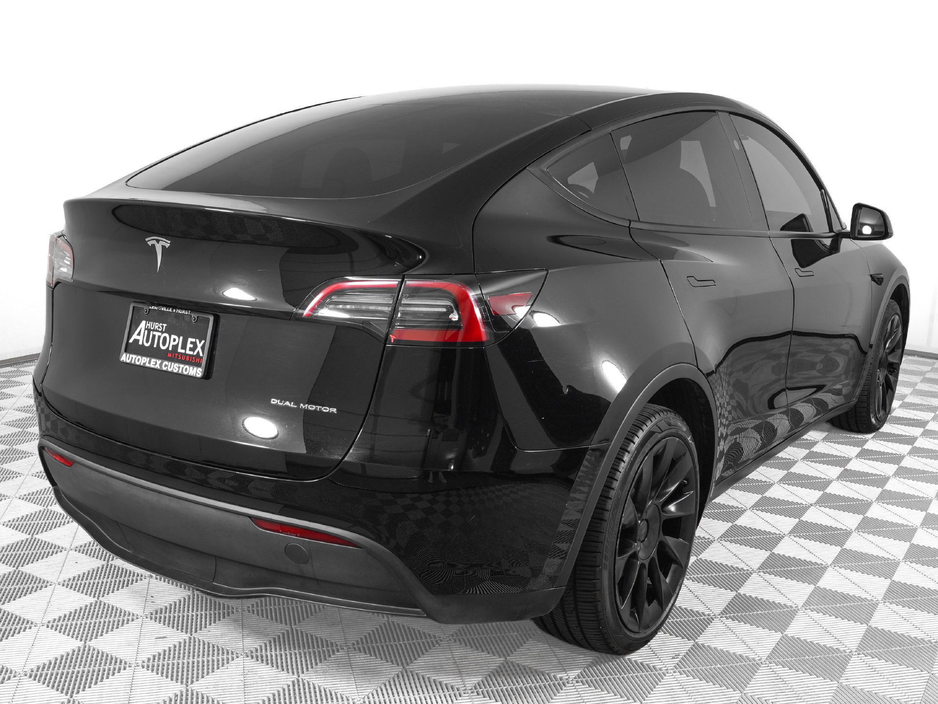 Used 2023 Tesla Model Y Long Range AWD/4WD image 5